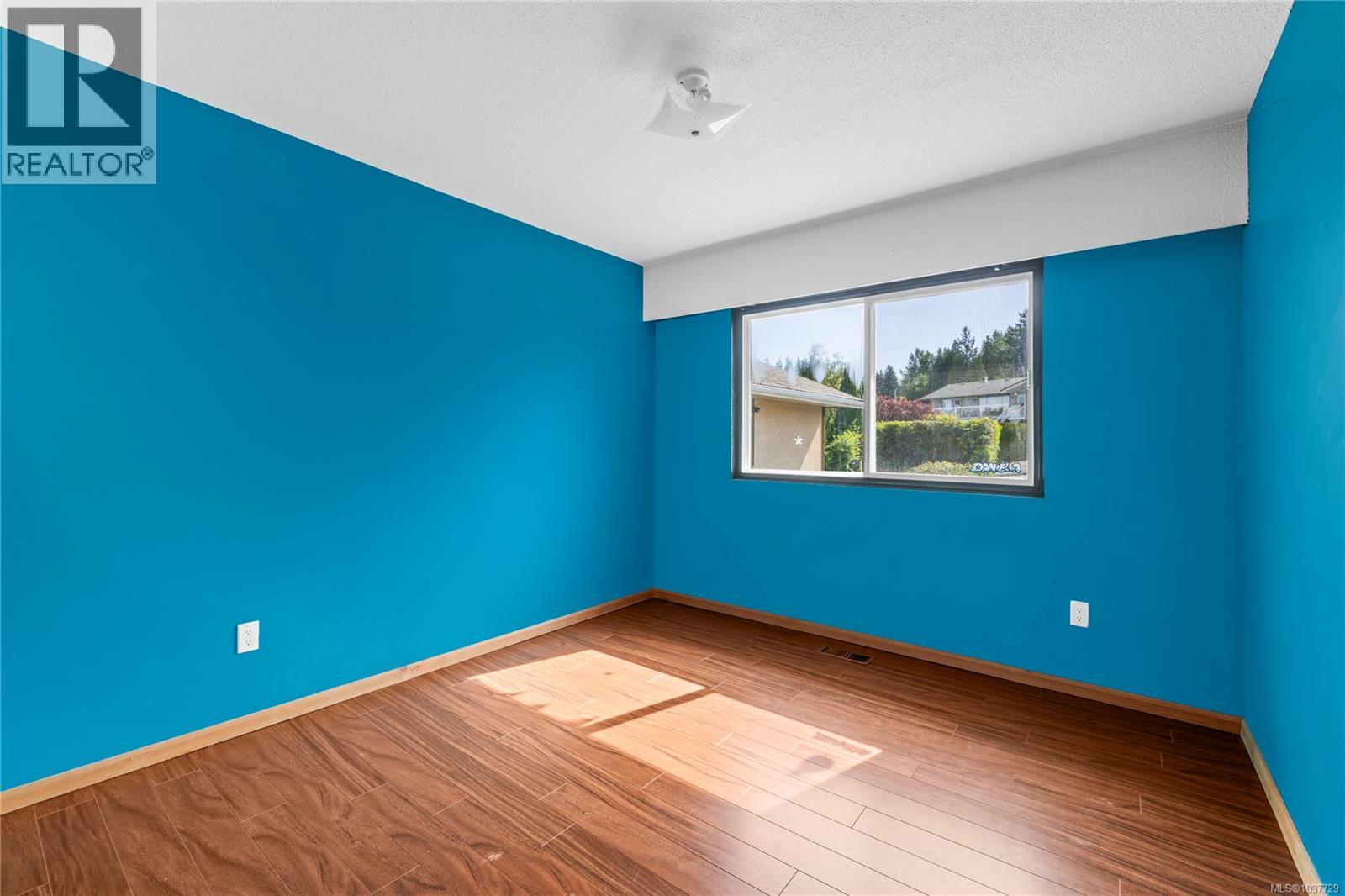 9921 Echo Hts, Chemainus