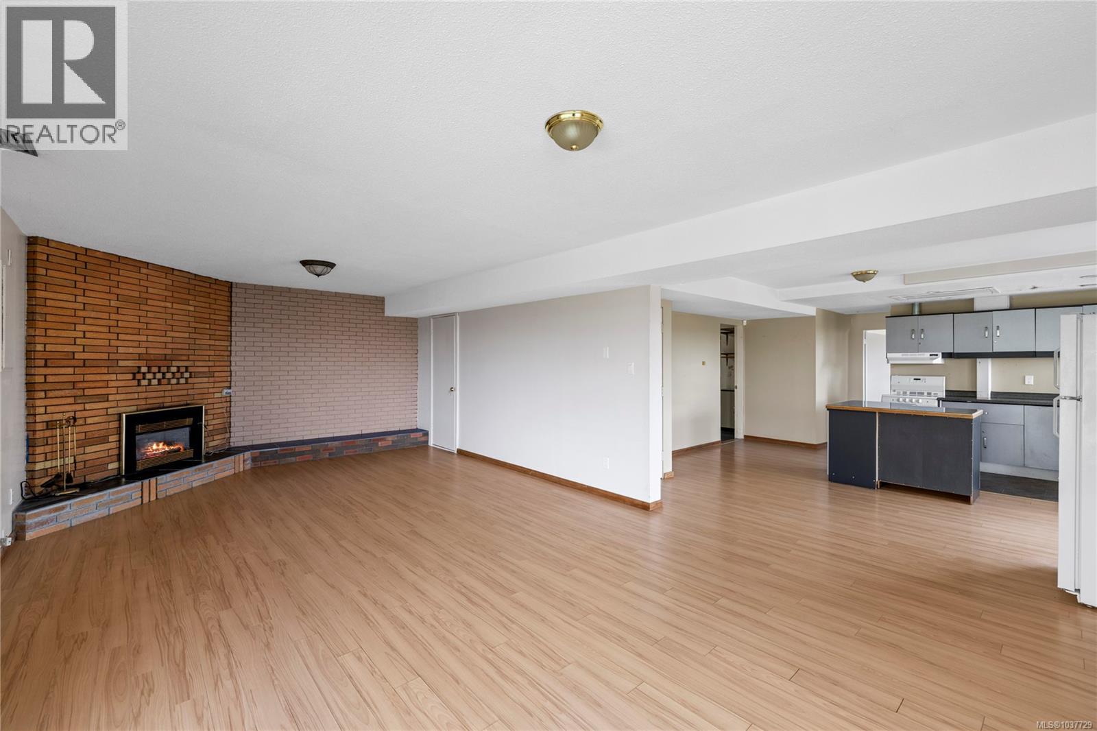 9921 Echo Hts, Chemainus