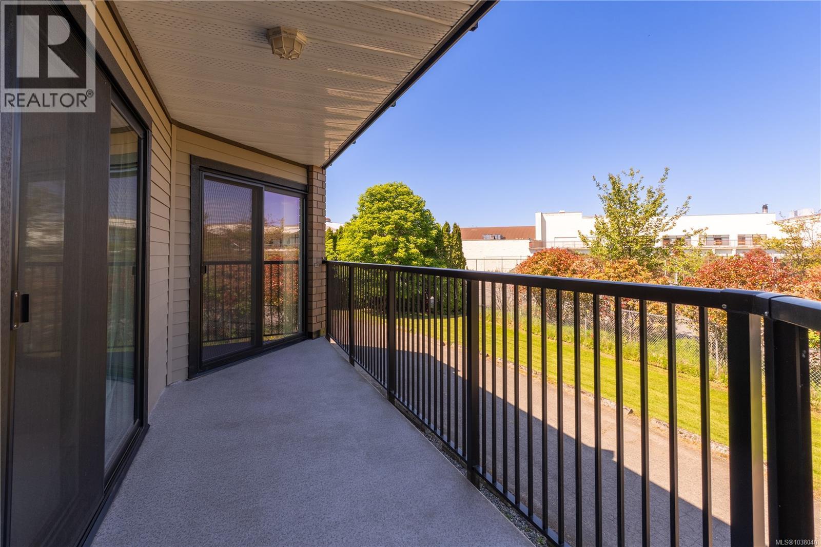 220 1870 McKenzie Avenue, Saanich