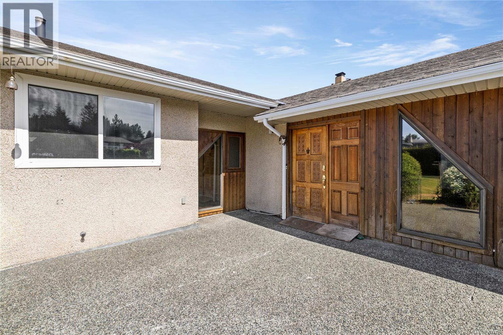 9921 Echo Hts, Chemainus
