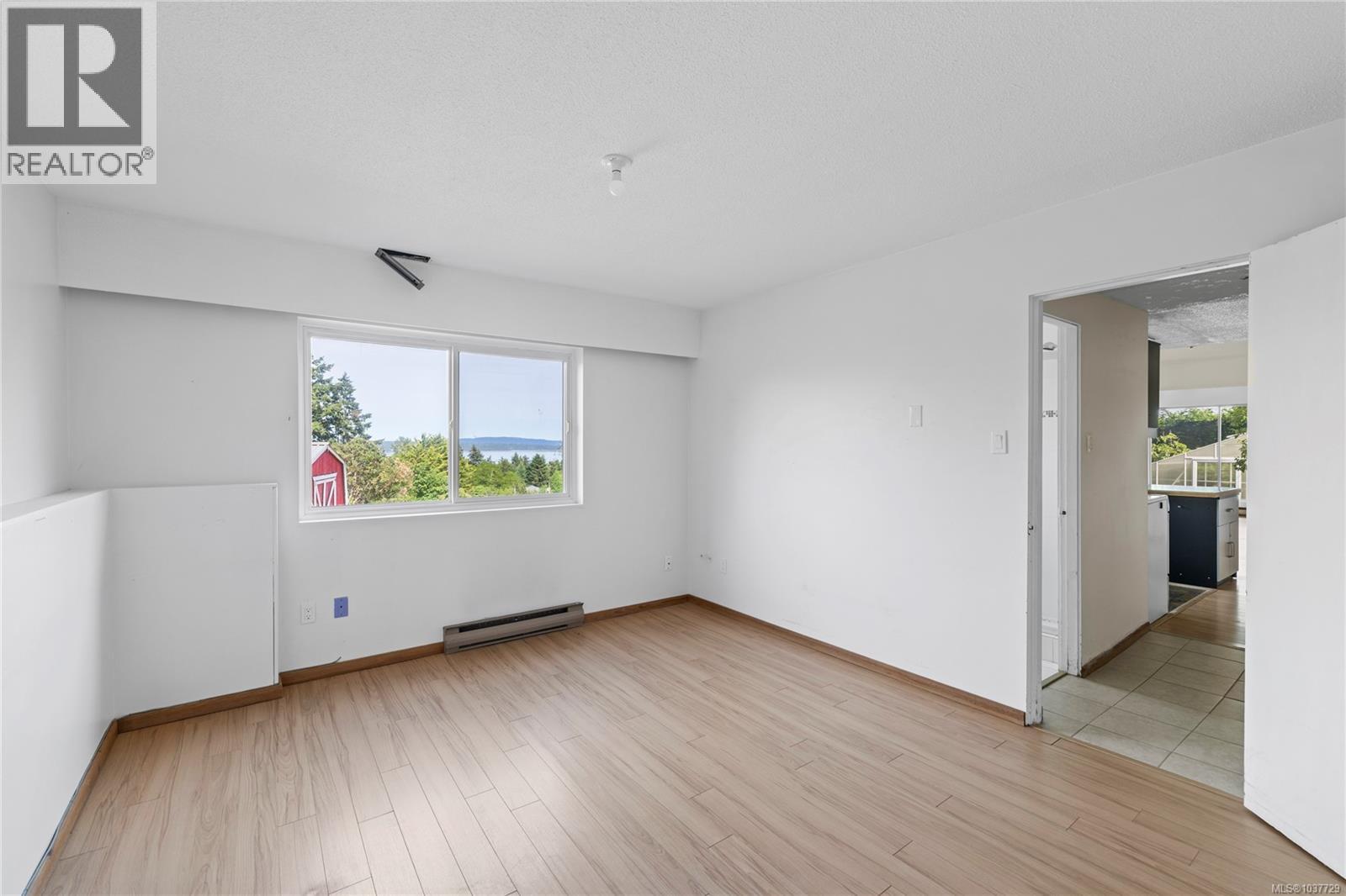 9921 Echo Hts, Chemainus