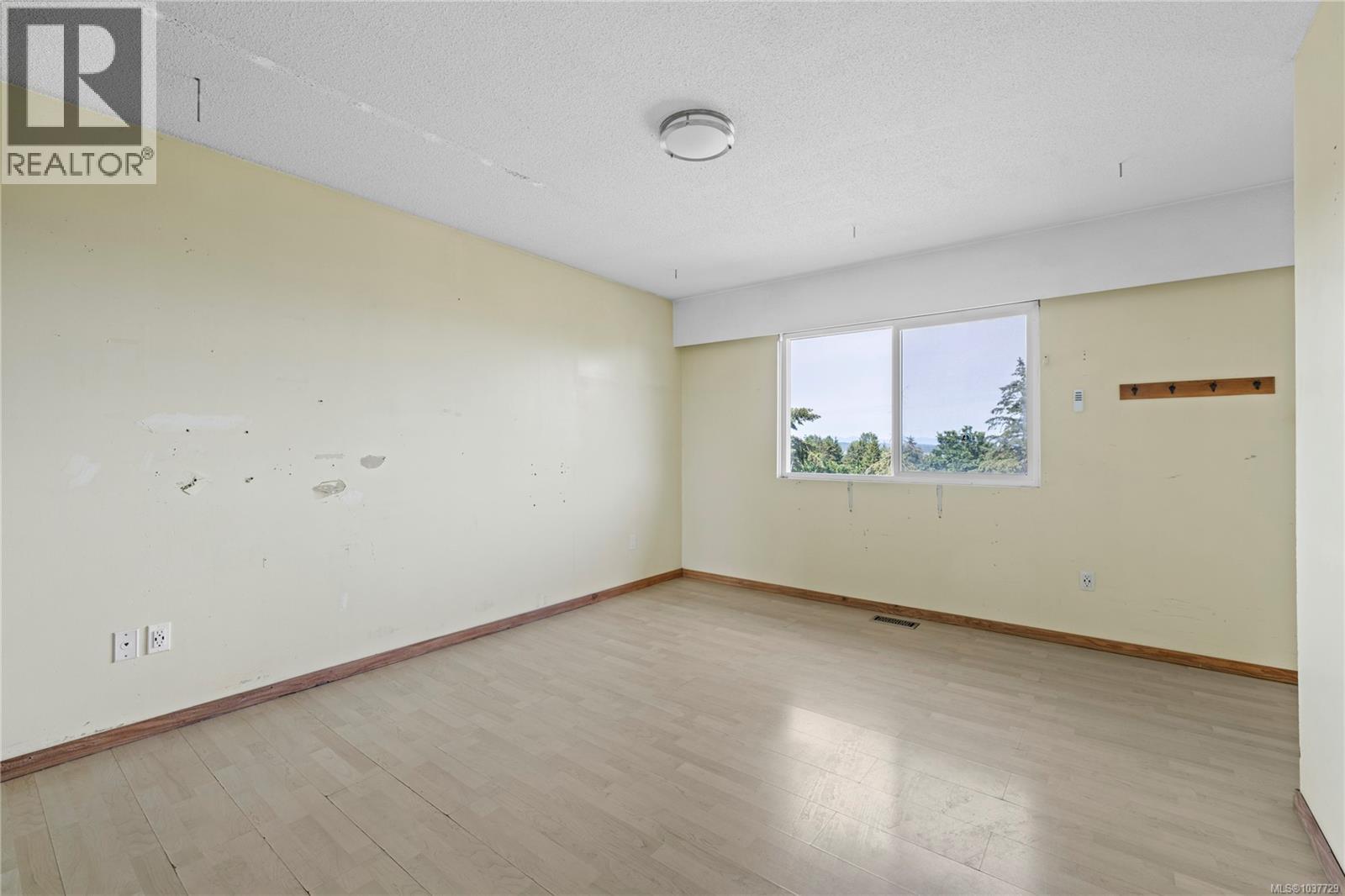 9921 Echo Hts, Chemainus