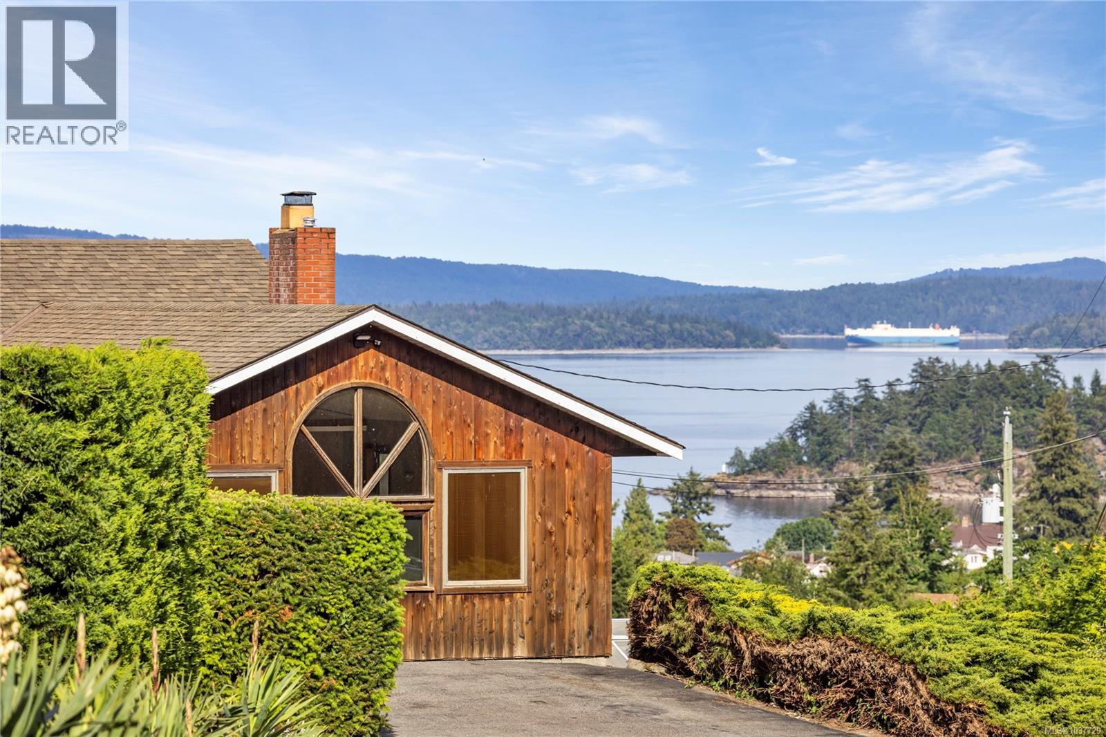 9921 Echo Hts, Chemainus