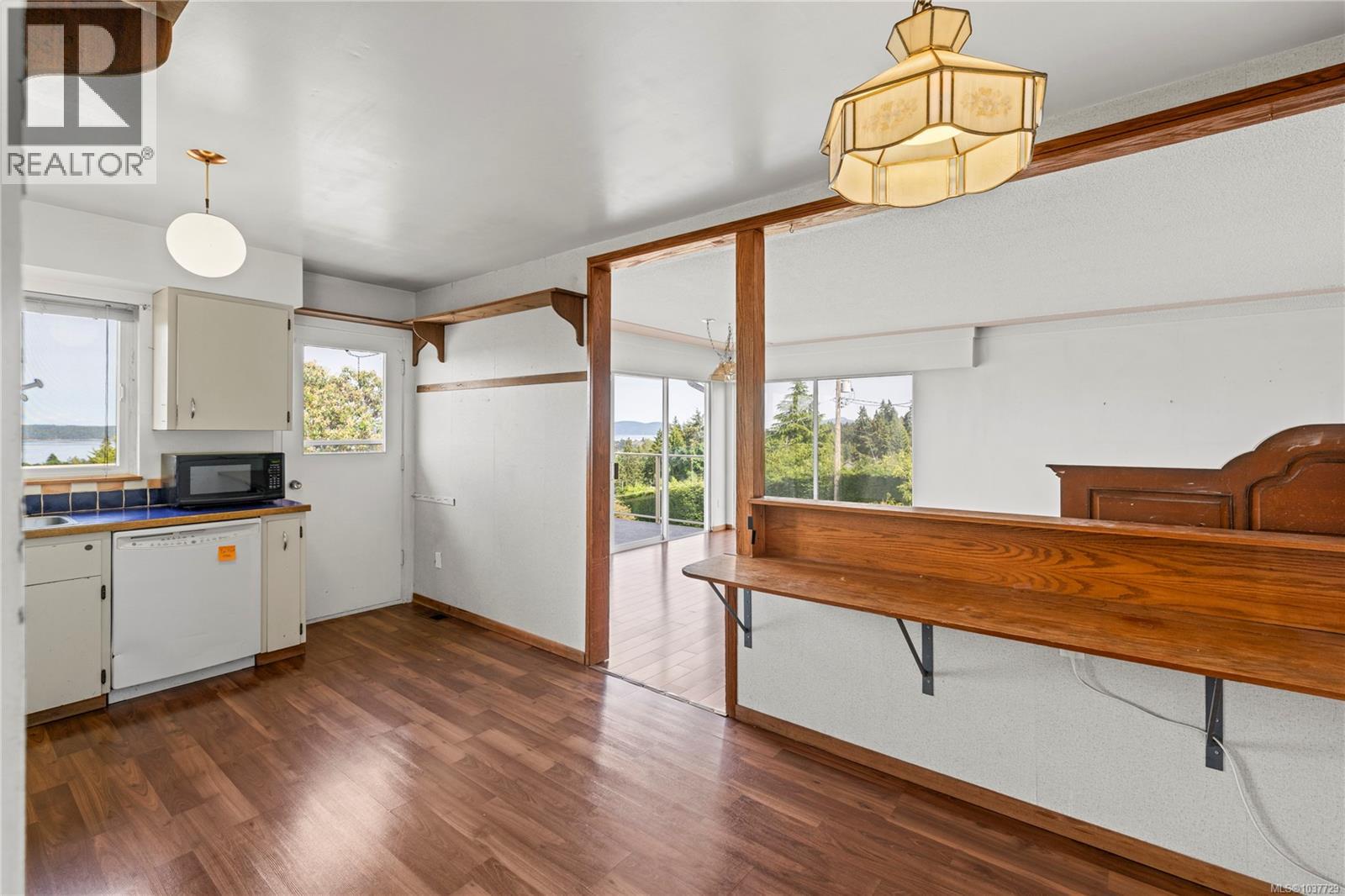 9921 Echo Hts, Chemainus