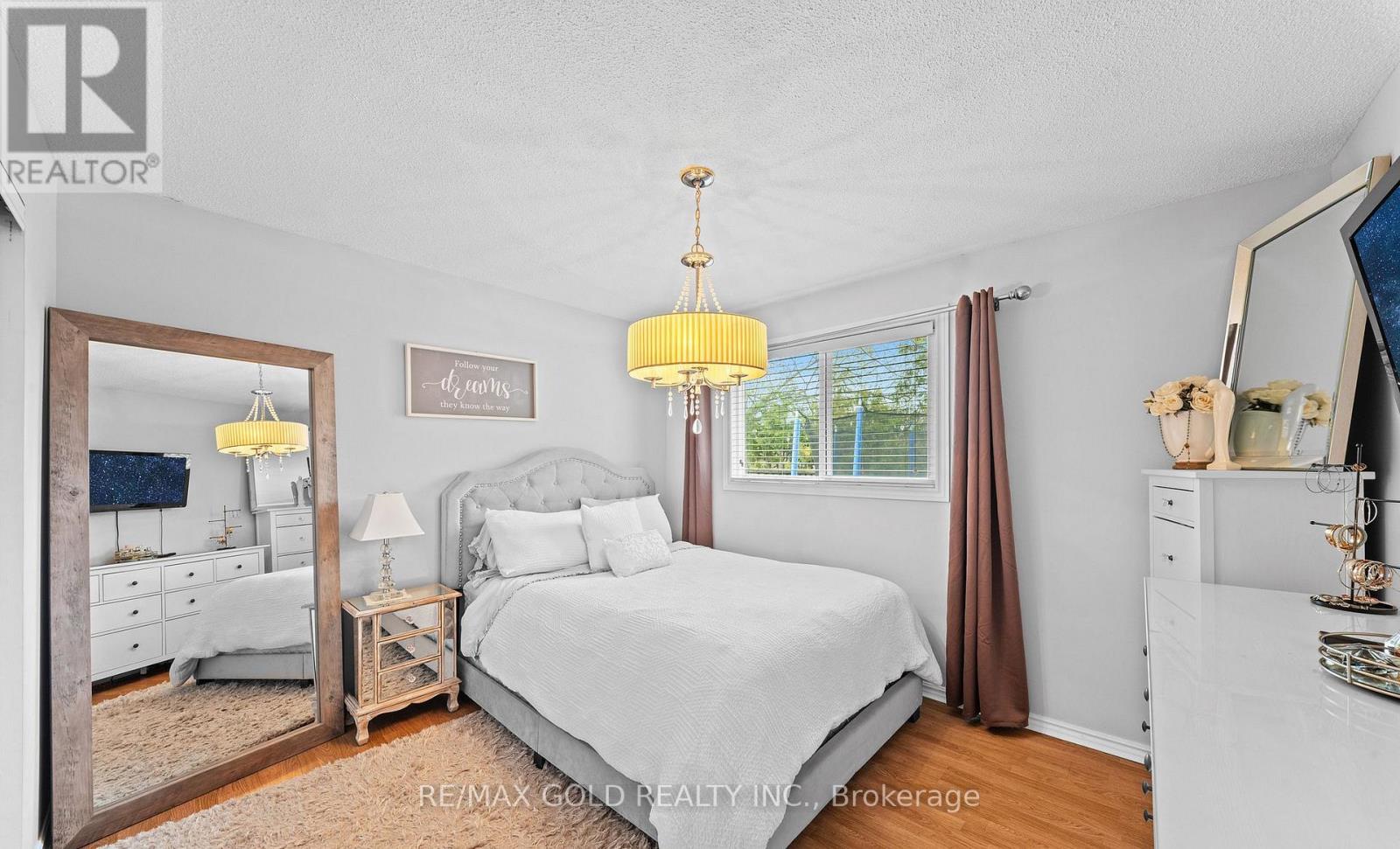 128 MARTINDALE CRESCENT - 21