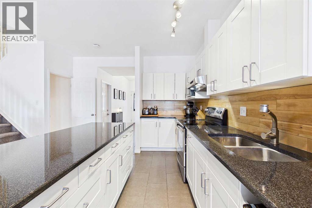 144 Simcoe Place SW - 12