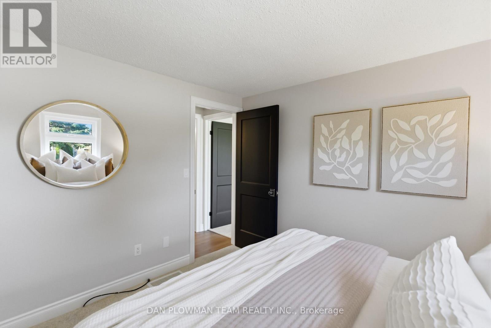 14 HERITAGE LANE - 32