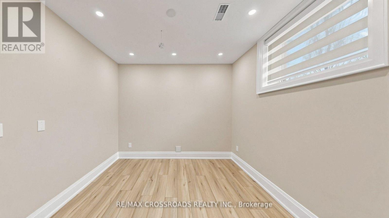 1427 ROSEBANK ROAD - 39