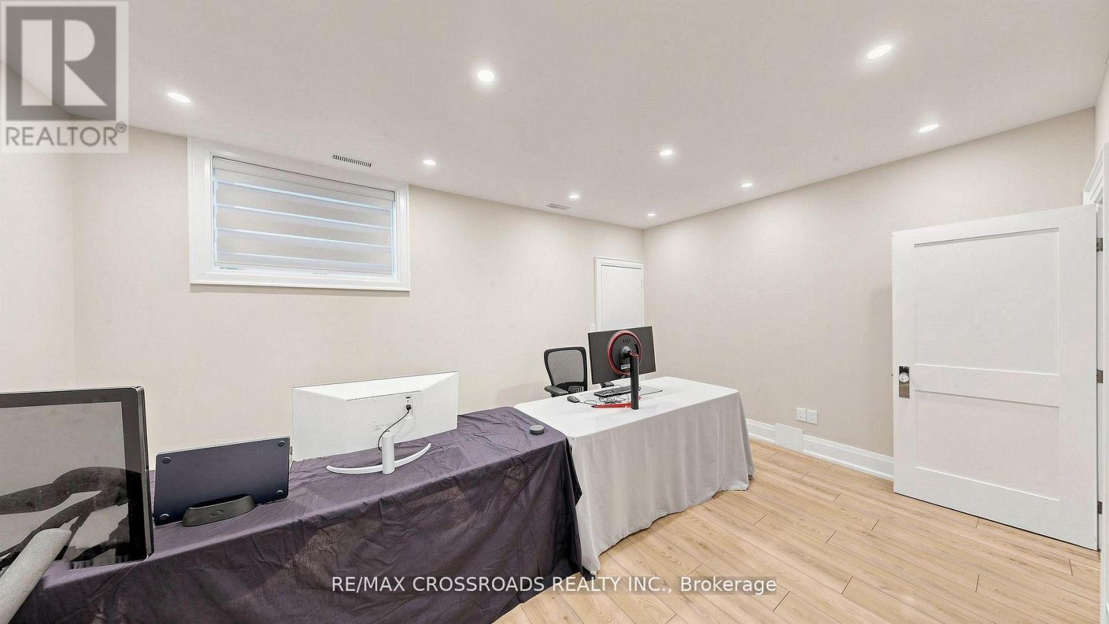 1427 ROSEBANK ROAD - 41
