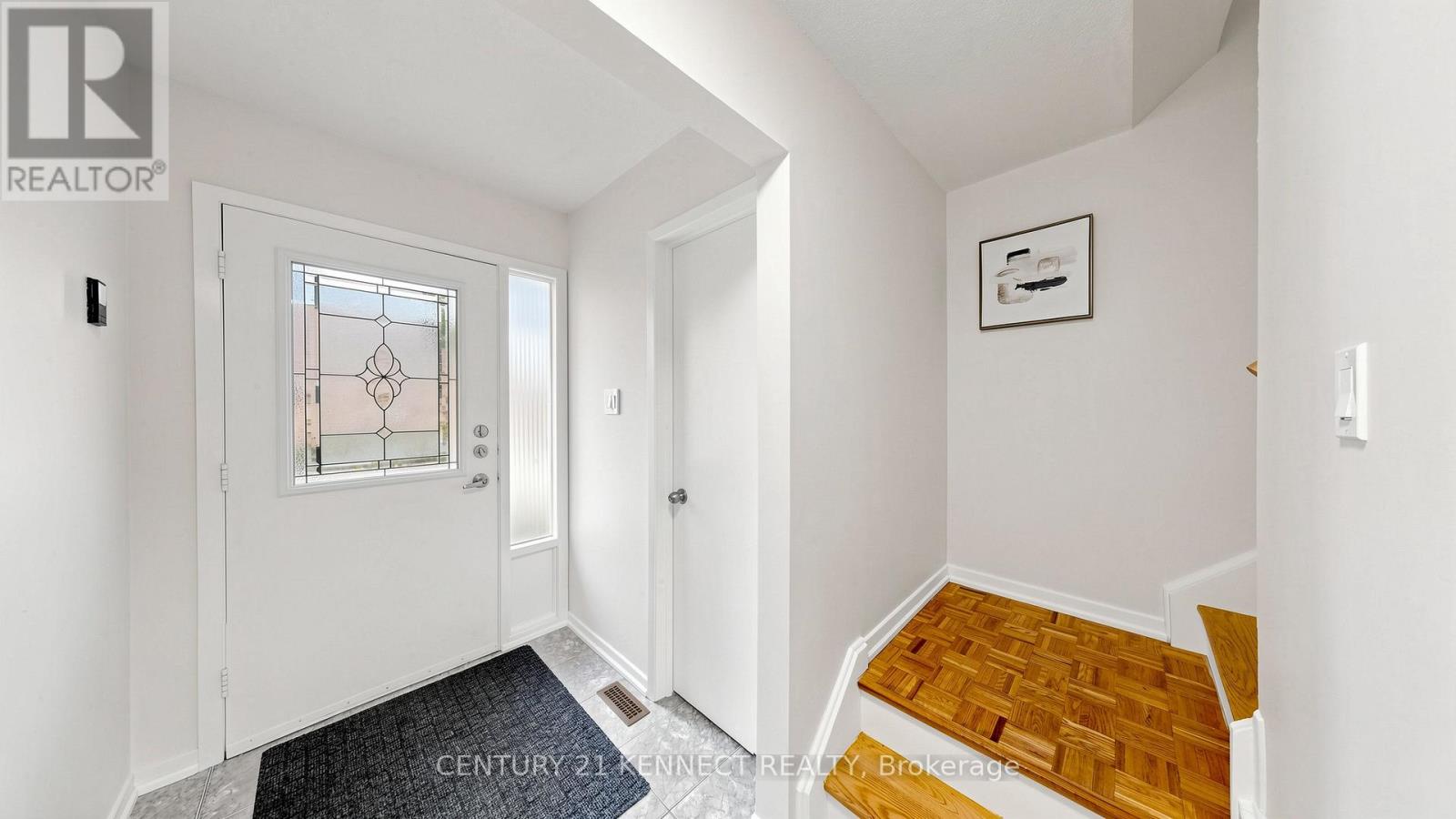 #9 260 AVENUE ROAD - 10