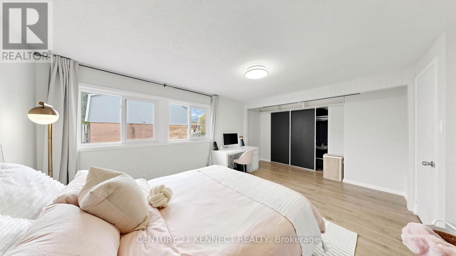 #9 260 AVENUE ROAD - 13