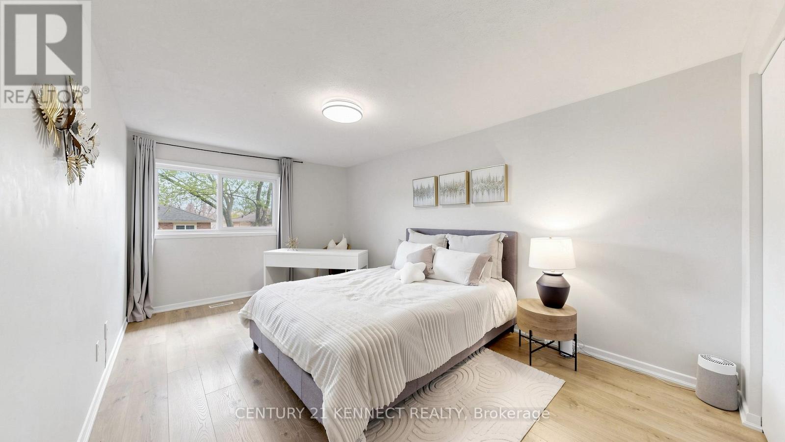 #9 260 AVENUE ROAD - 14