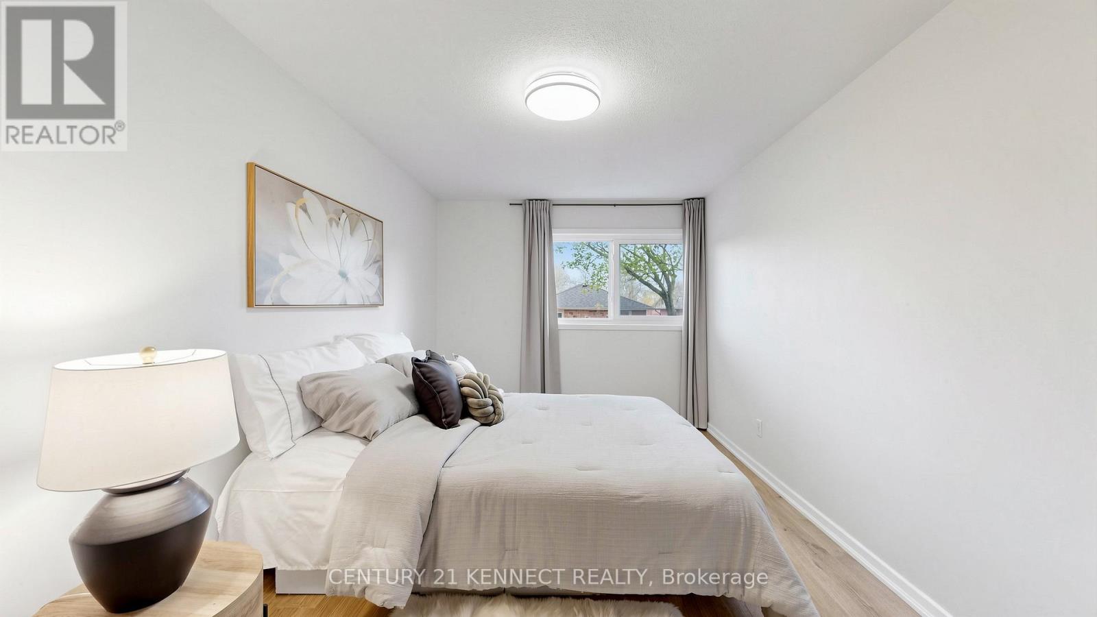 #9 260 AVENUE ROAD - 17