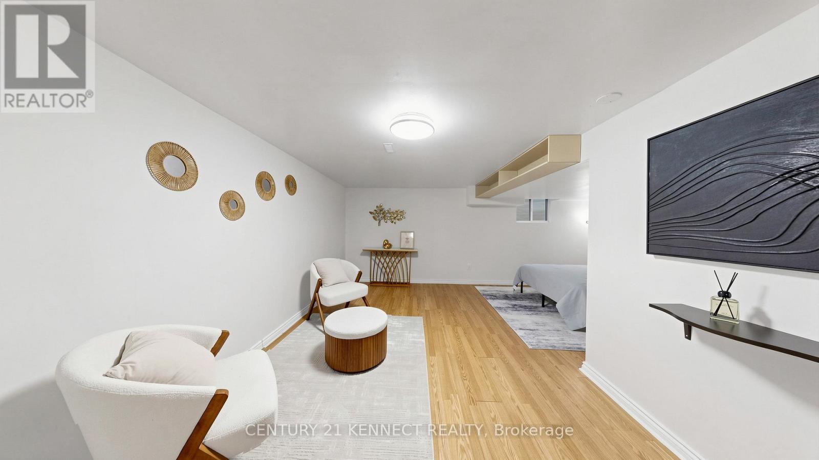 #9 260 AVENUE ROAD - 21