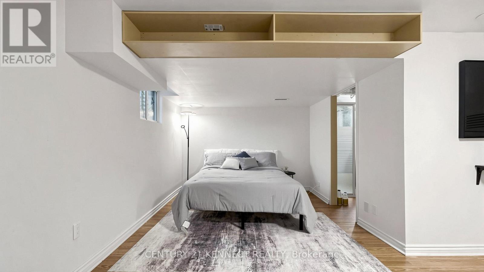 #9 260 AVENUE ROAD - 23
