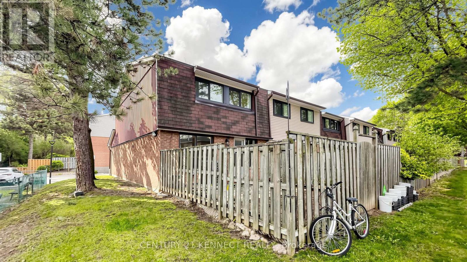 #9 260 AVENUE ROAD - 26