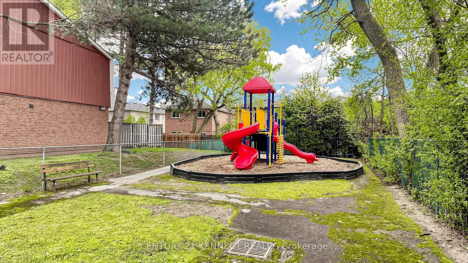 #9 260 AVENUE ROAD - 27