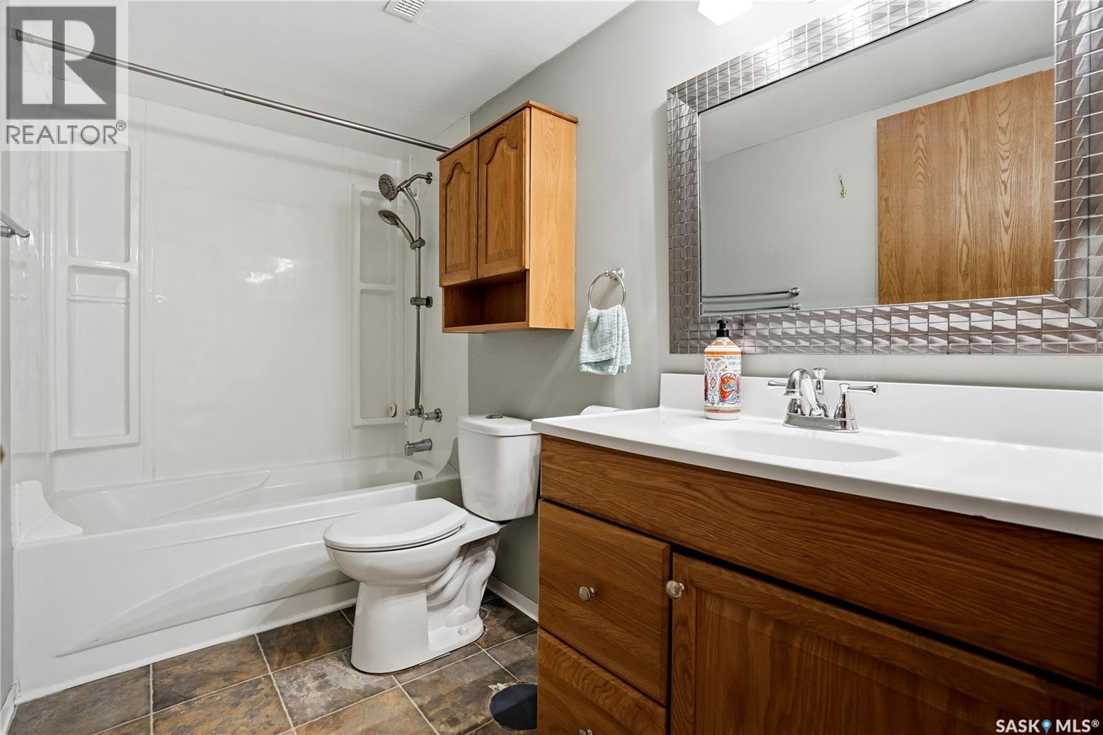303 Currie CRESCENT — photo 41