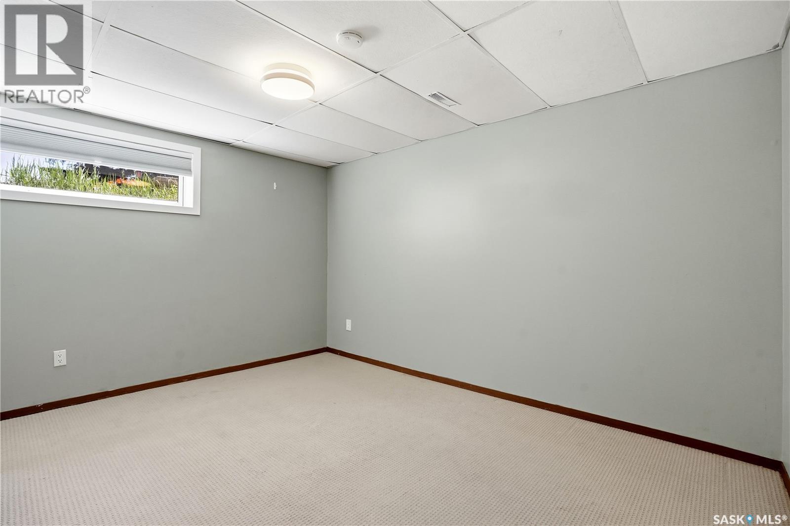 303 Currie CRESCENT — photo 43