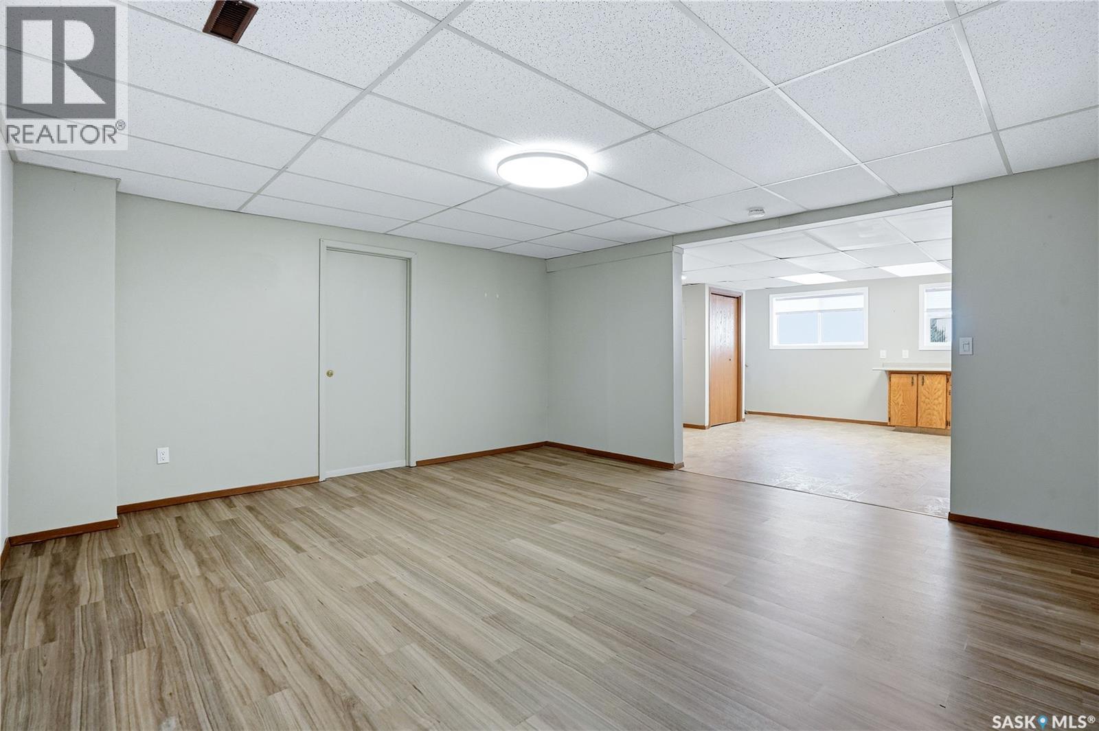 303 Currie CRESCENT — photo 38