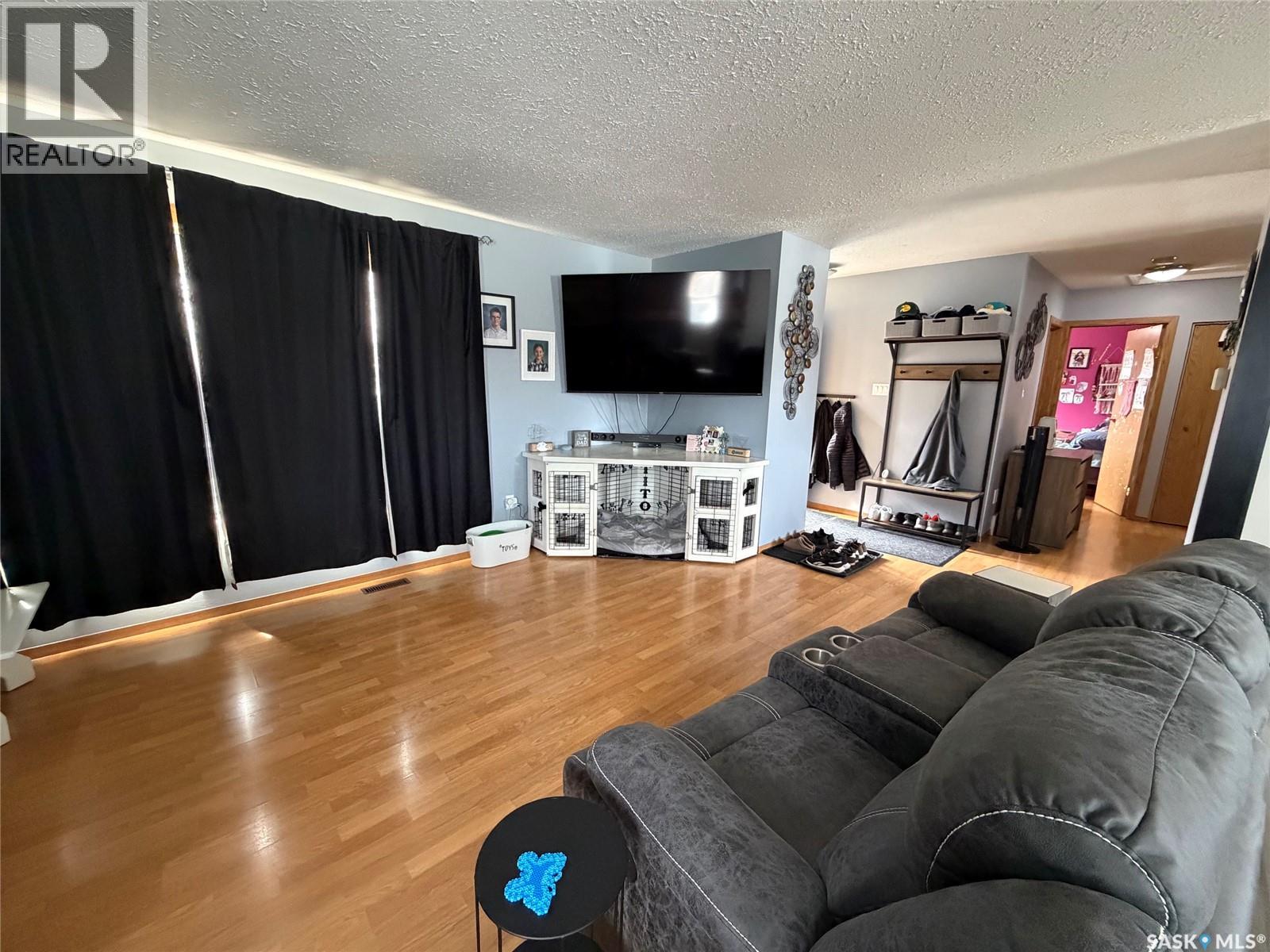 217 4th AVENUE E - 2