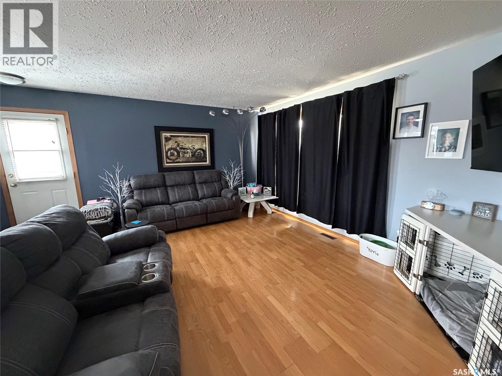 217 4th AVENUE E - 3