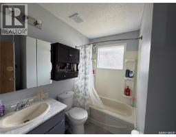 4pc Bathroom - 217 4th Avenue E, Spiritwood, SK S0J2M0 Photo 8