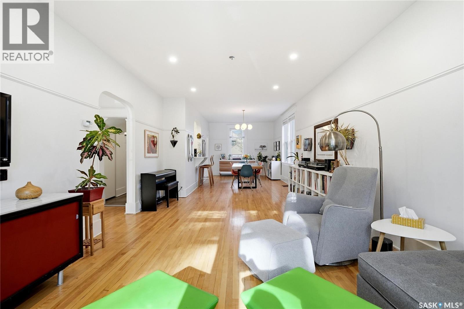 2035 Elphinstone STREET - 10