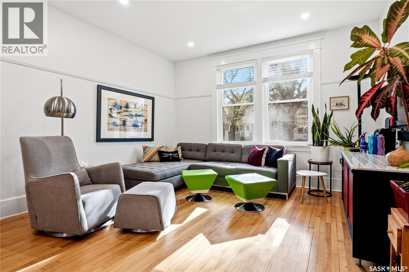 2035 Elphinstone STREET - 11