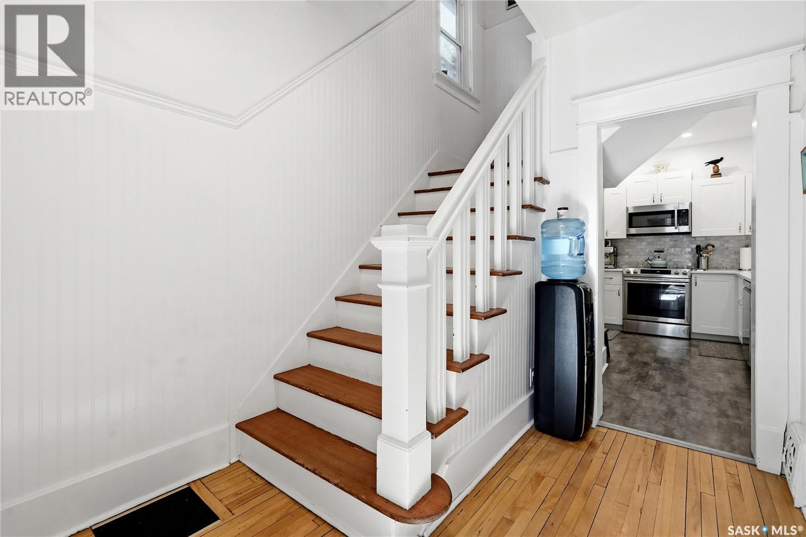 2035 Elphinstone STREET - 22