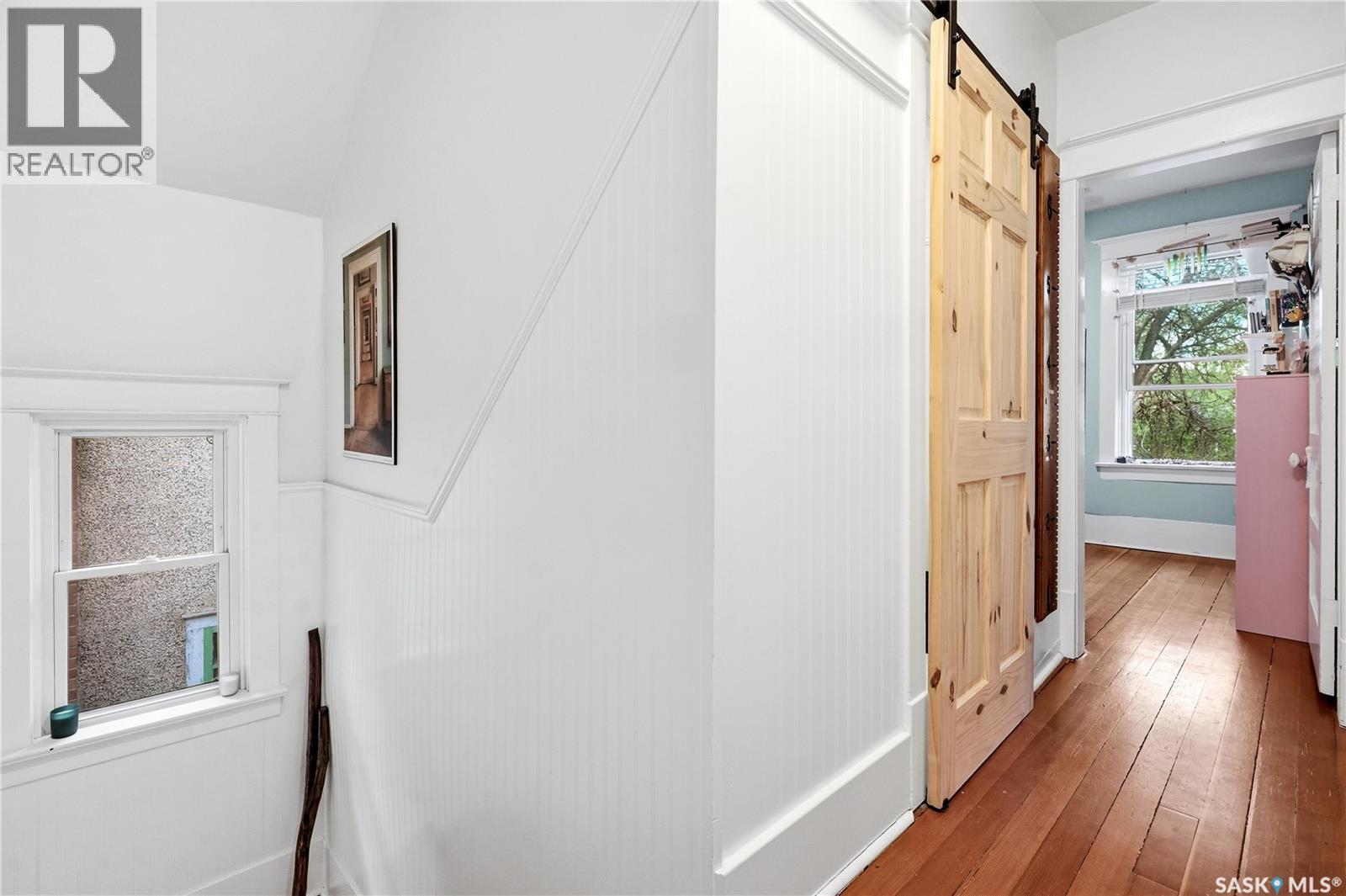 2035 Elphinstone STREET - 23