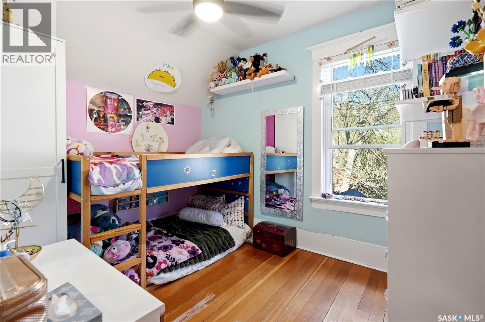 2035 Elphinstone STREET - 29