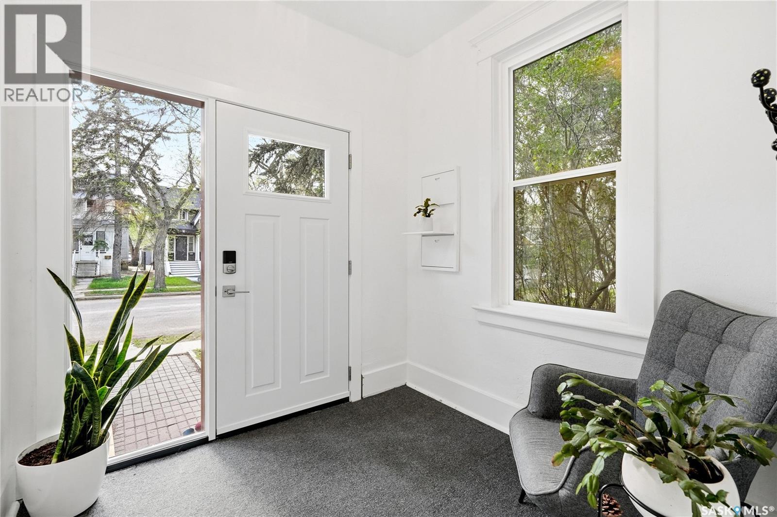 2035 Elphinstone STREET - Image 3
