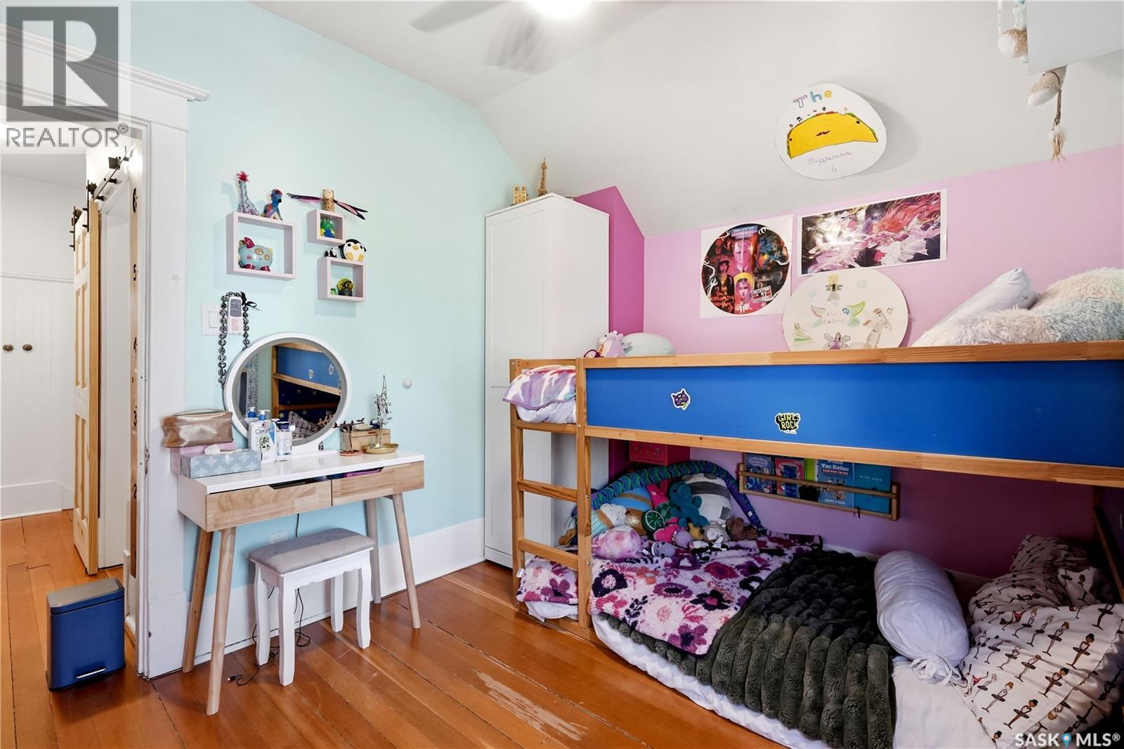 2035 Elphinstone STREET - 30