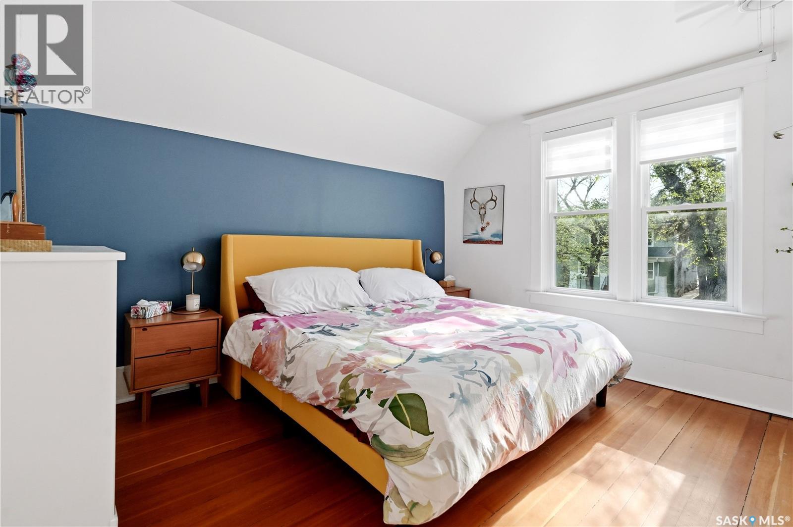 2035 Elphinstone STREET - 31