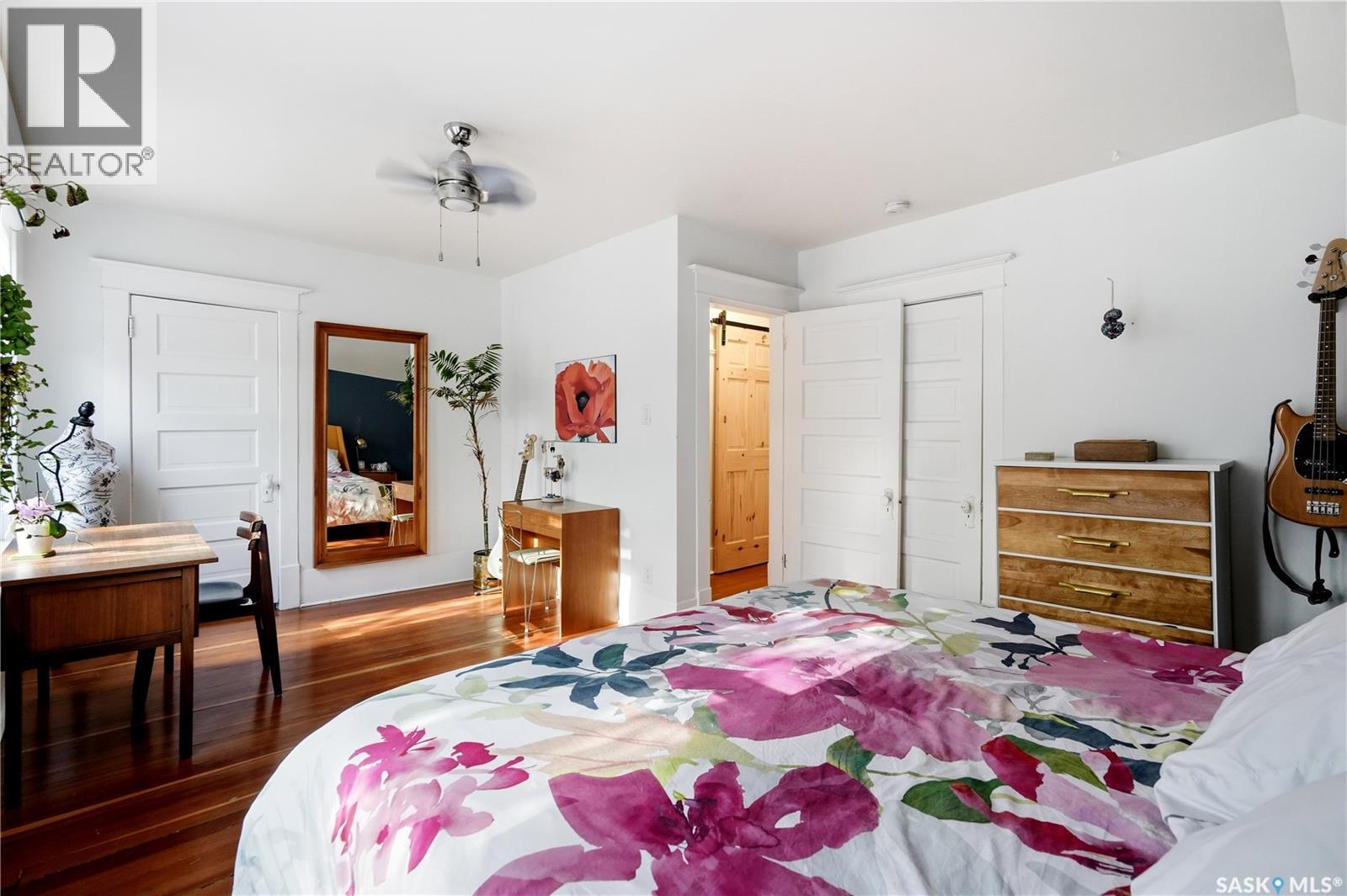 2035 Elphinstone STREET - 32