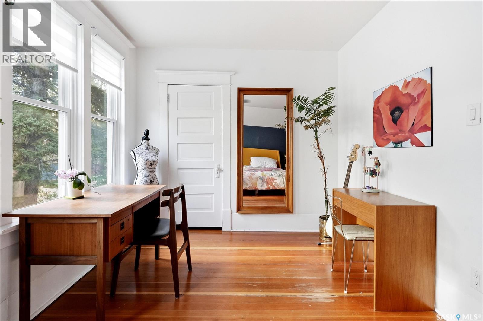 2035 Elphinstone STREET - 33