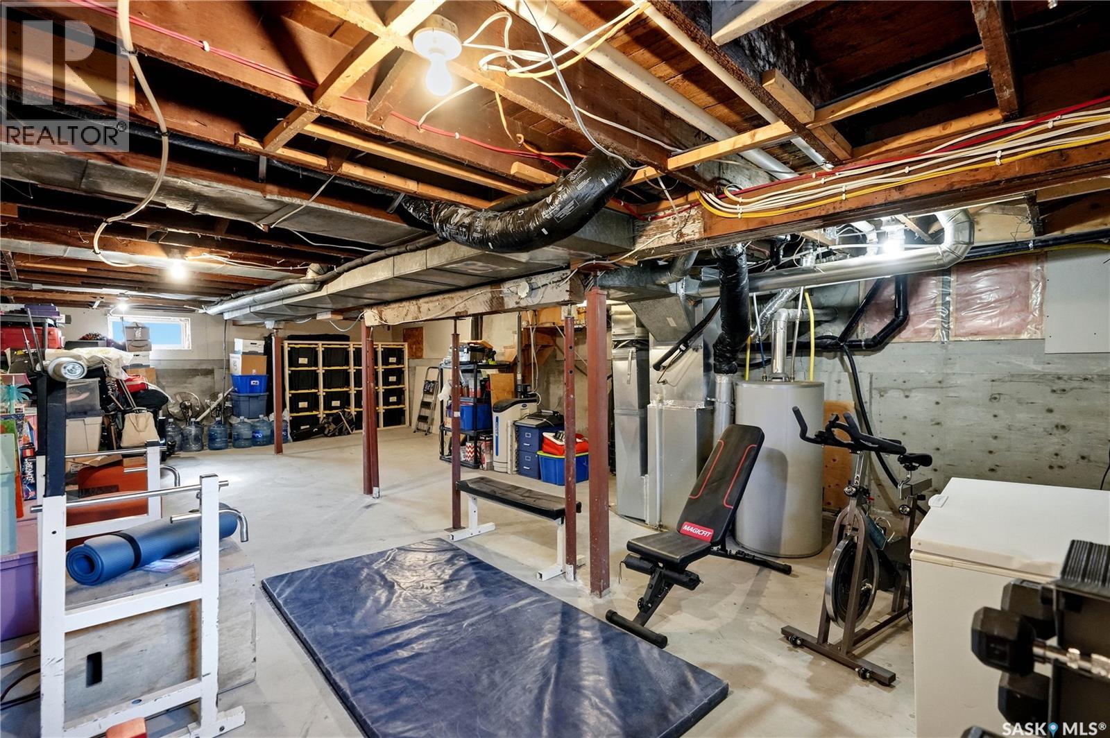 2035 Elphinstone STREET - 37
