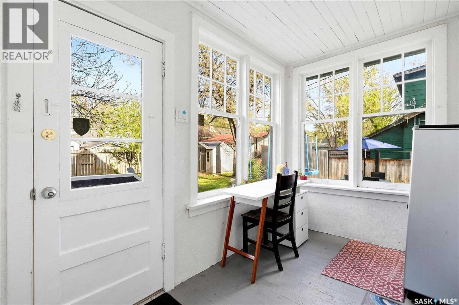 2035 Elphinstone STREET - 39