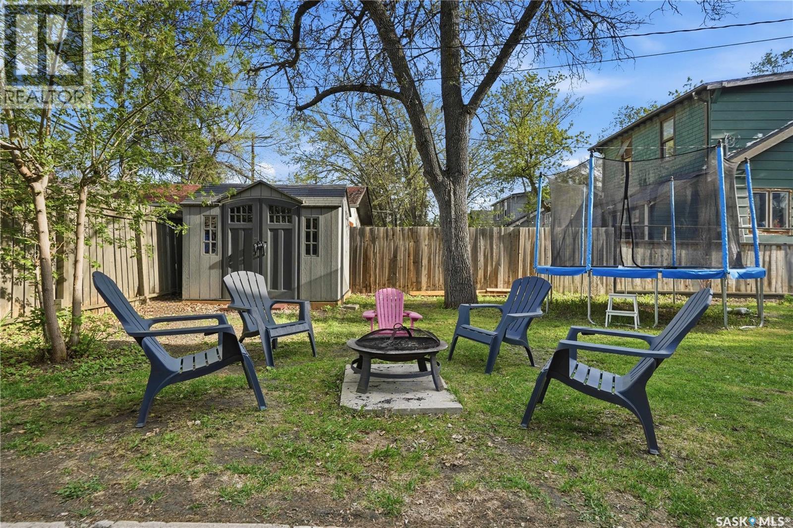 2035 Elphinstone STREET - 41