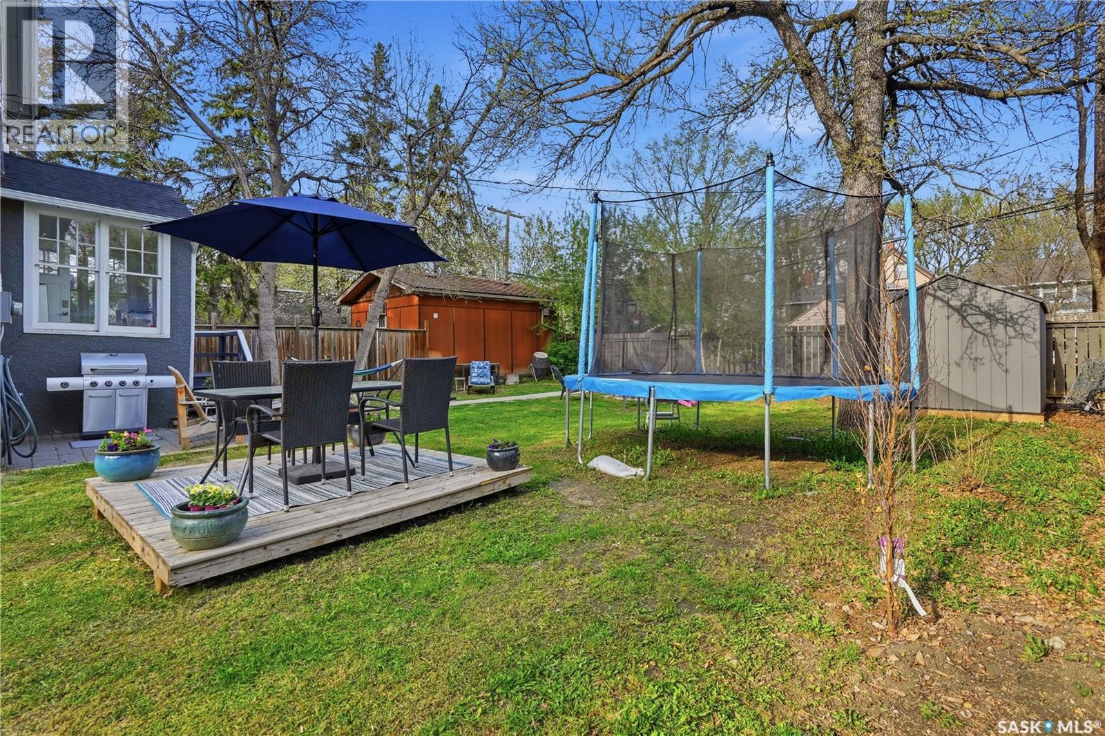 2035 Elphinstone STREET - 45