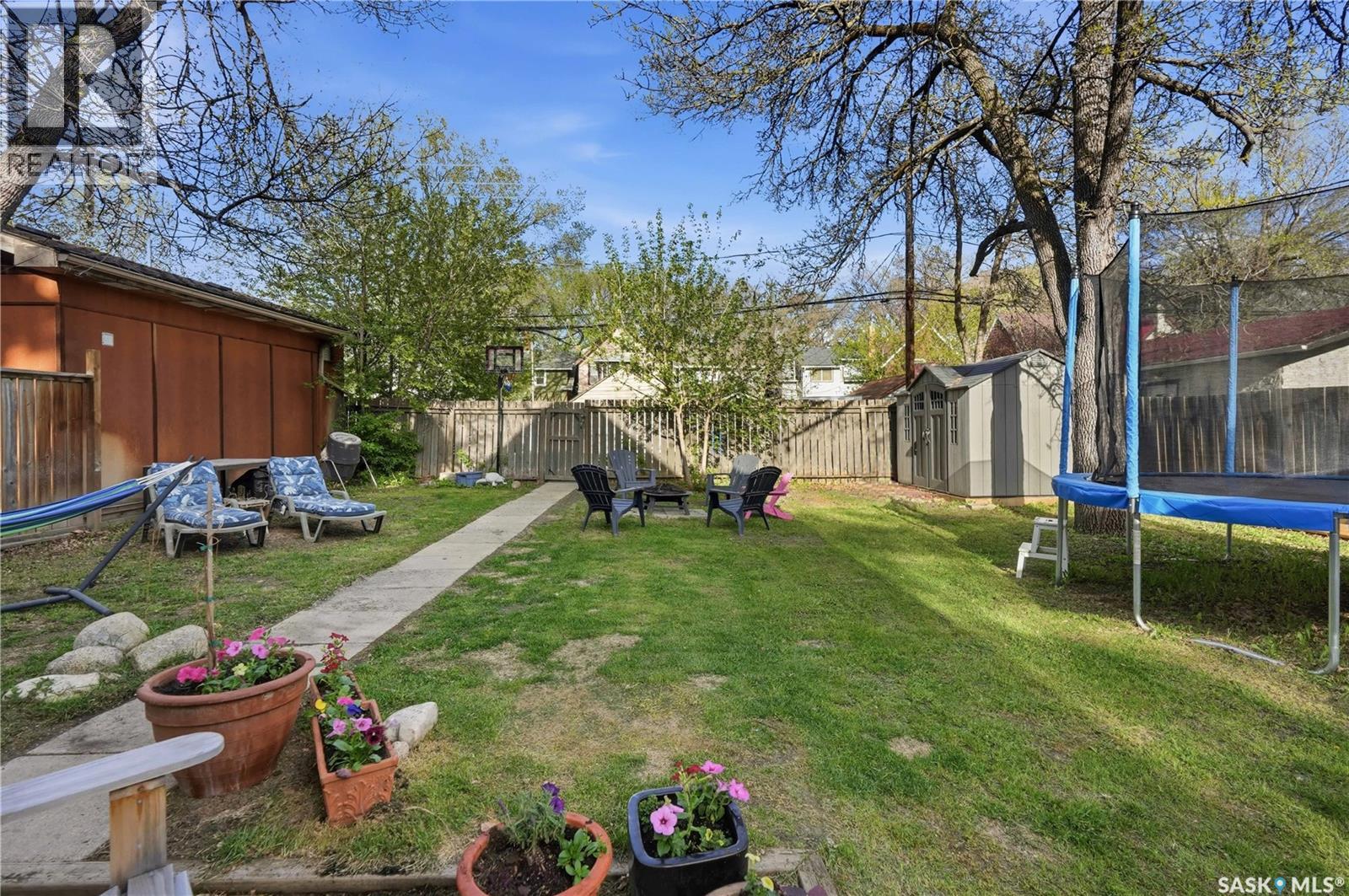 2035 Elphinstone STREET - 48
