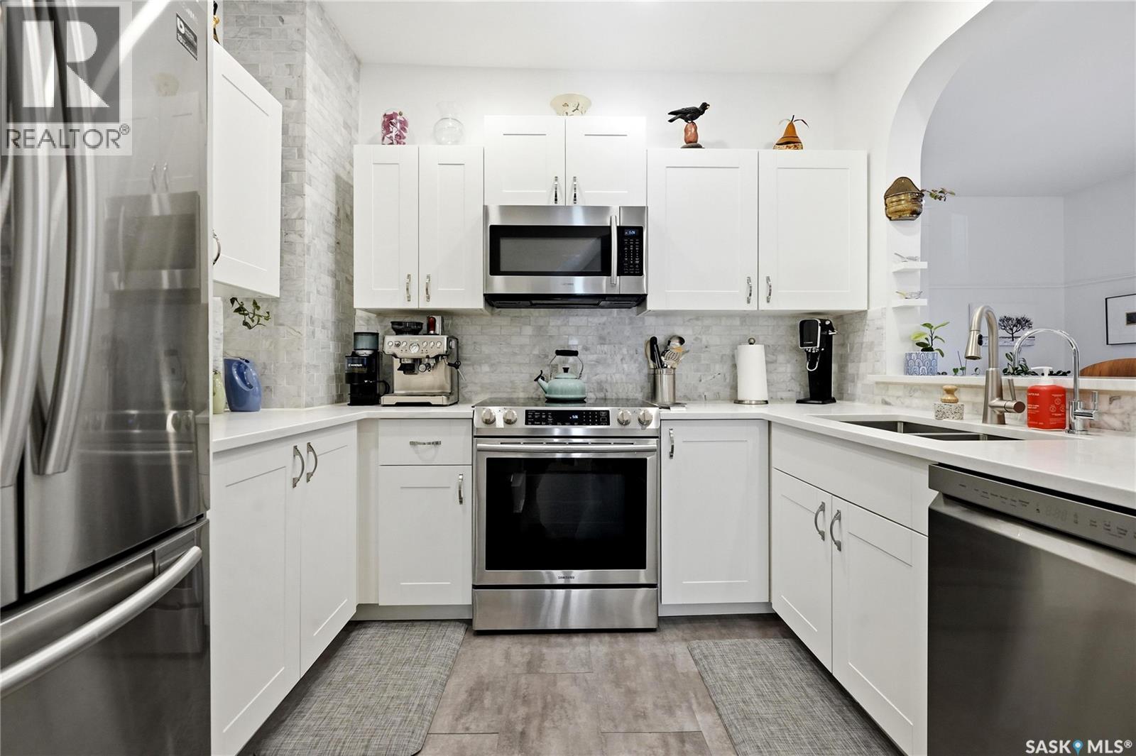 2035 Elphinstone STREET - 5