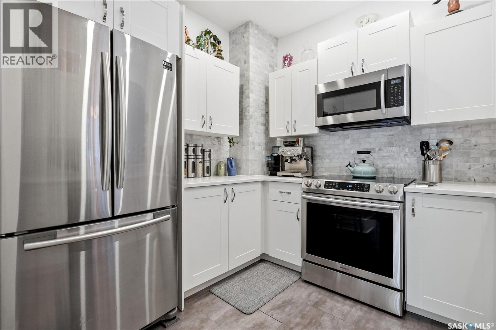 2035 Elphinstone STREET - 7