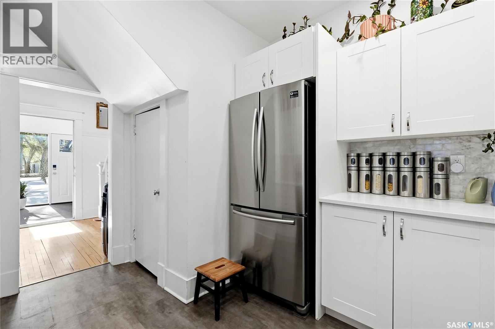 2035 Elphinstone STREET - 8