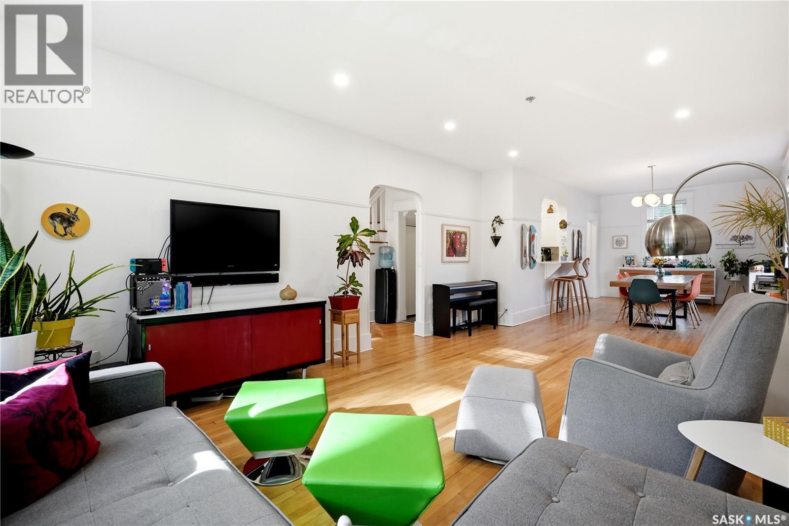 2035 Elphinstone STREET - 9