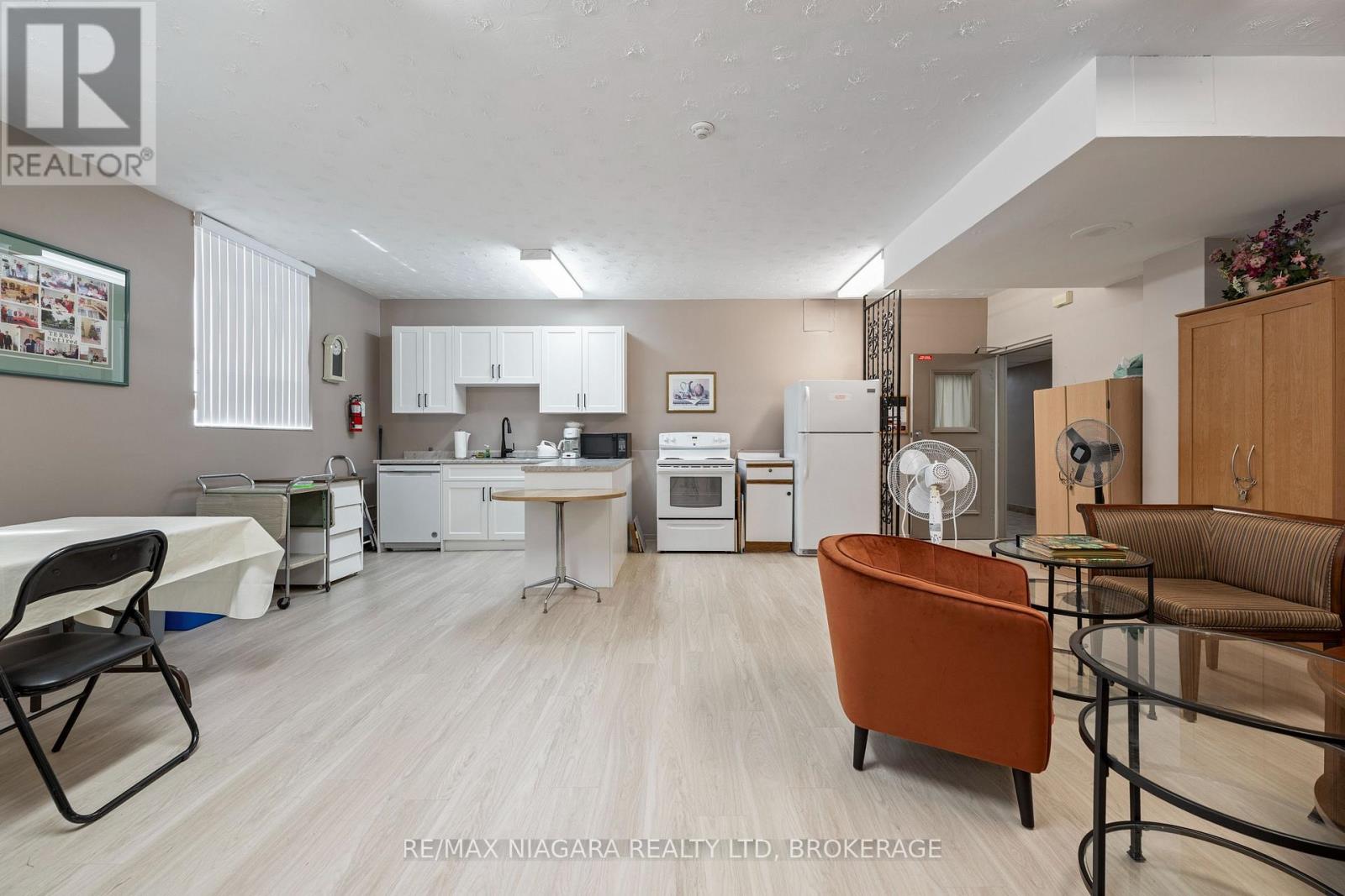 #407 365 GENEVA STREET - 28