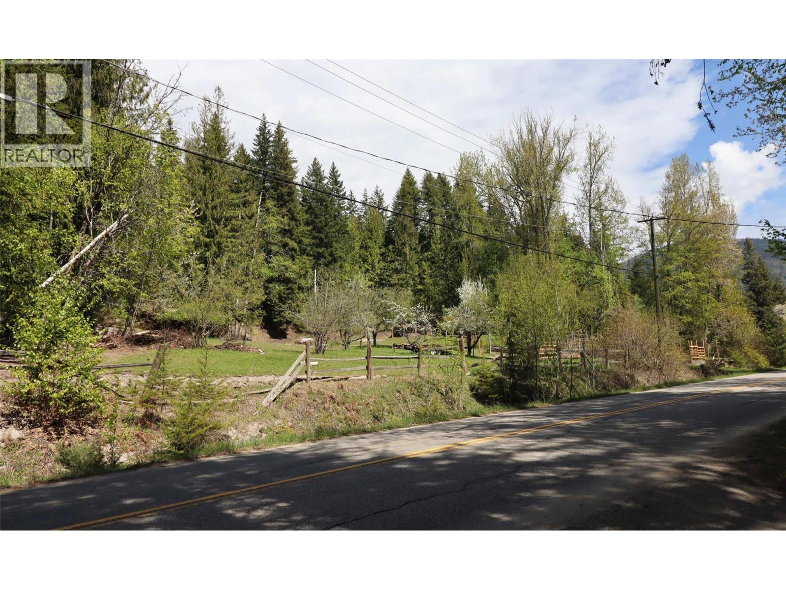 6726 Squilax Anglemont Road - 68