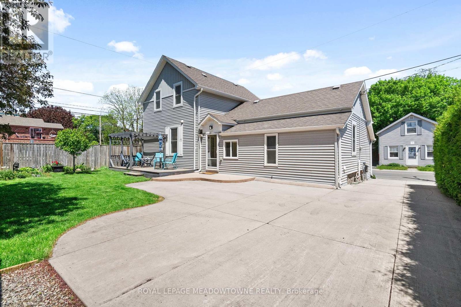 272 PINE STREET - 28