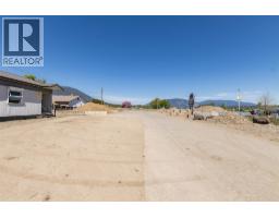 2220/2270 10 Avenue Sw, Salmon Arm, BC V1E0E1 Photo 17